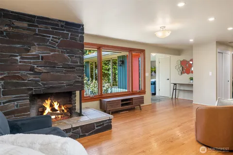 $990,000 | 16408 Tiger Mountain Road Southeast, Issaquah, WA 98027