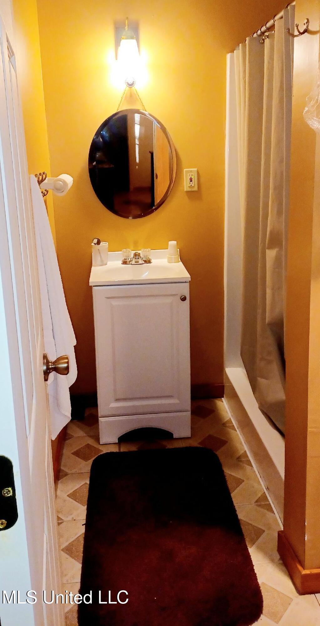 310 South Denver Street Jackson, MS 39203 - Photo 13 of 17 Bathroom2