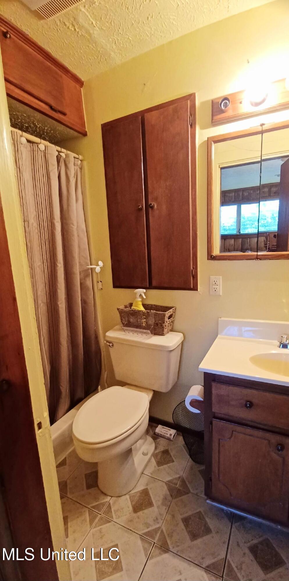 310 South Denver Street Jackson, MS 39203 - Photo 14 of 17 Bathroom3