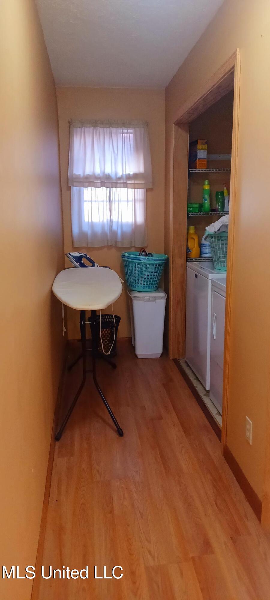 310 South Denver Street Jackson, MS 39203 - Photo 16 of 17 Laundry room