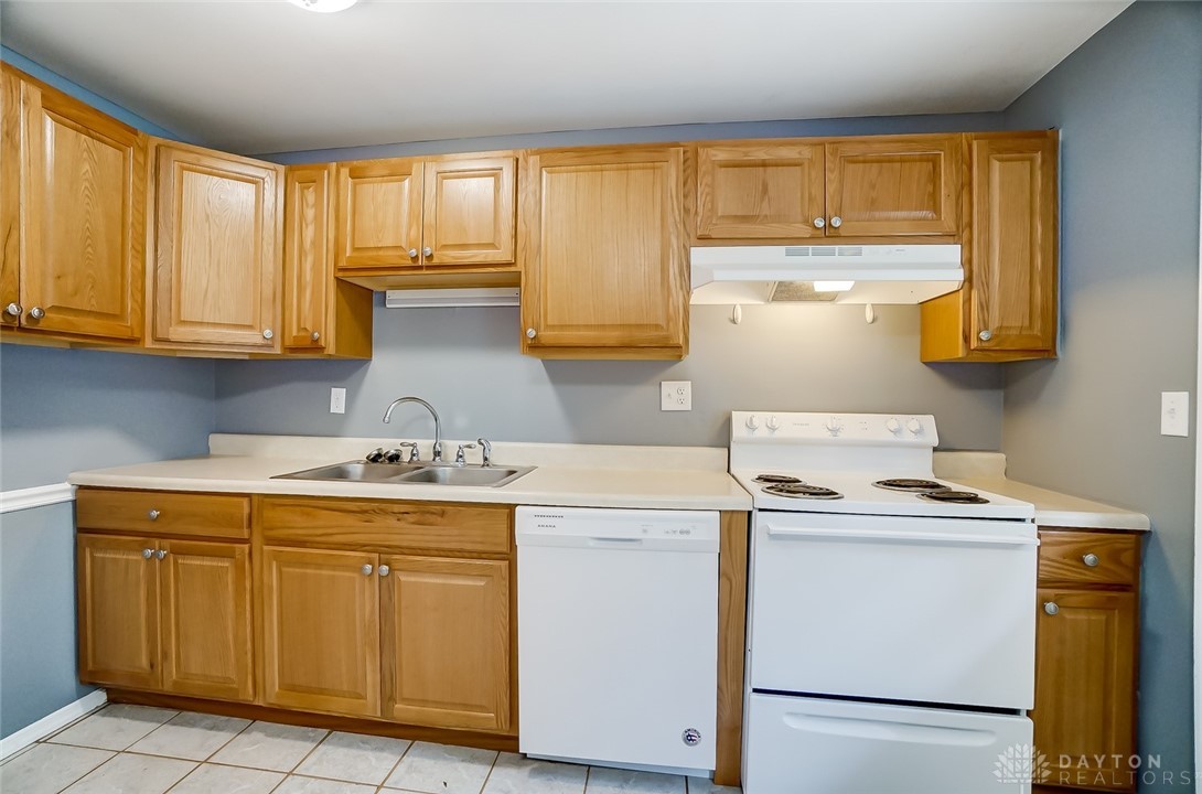 6543 Highbury Road Huber Heights, OH 45424 - Photo 13 of 38
