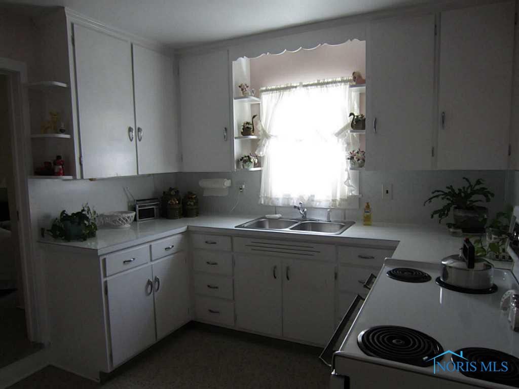 4049 Weckerly Road Monclova, OH 43542 - Photo 4 of 11 Kitchen.