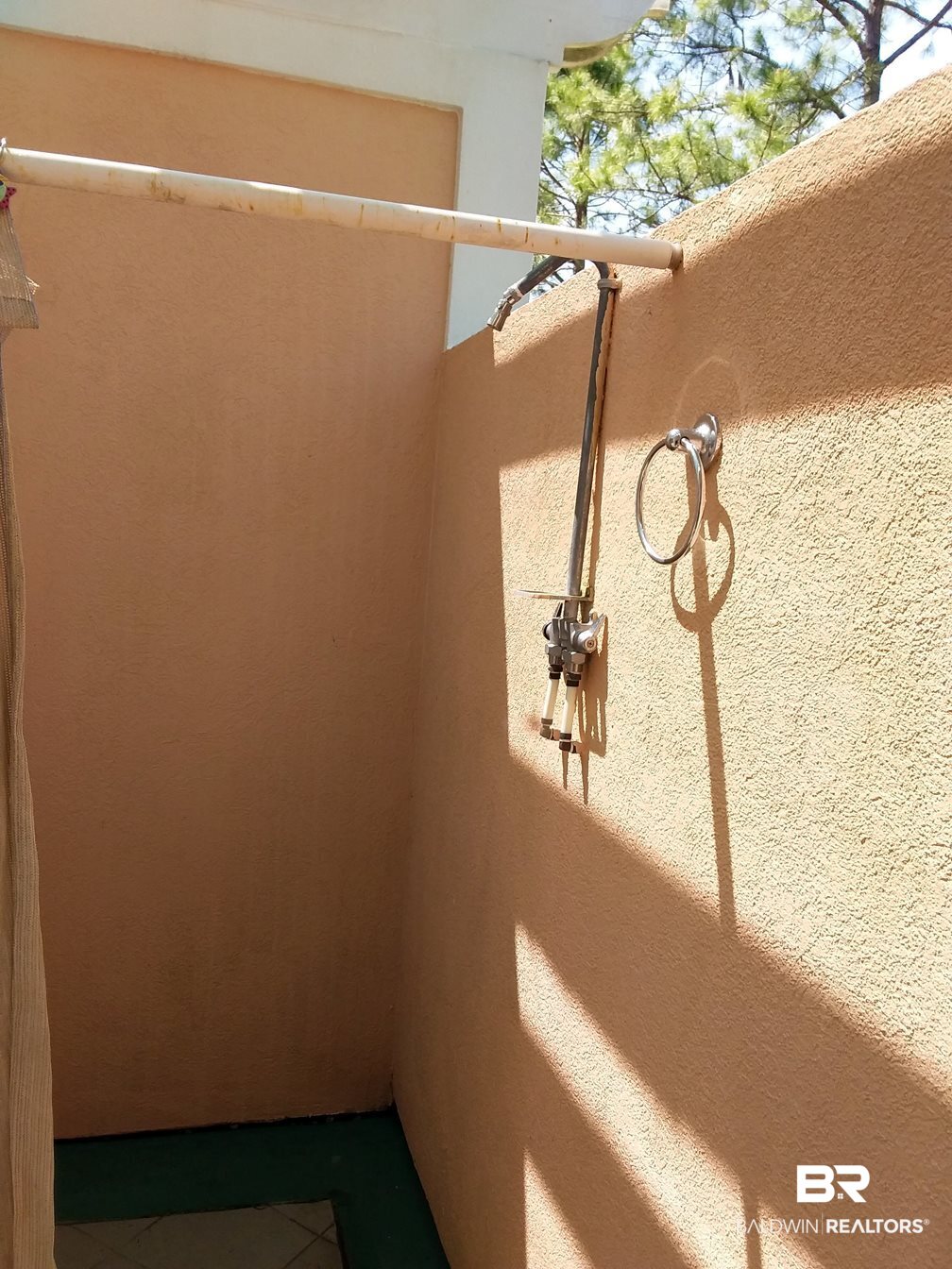 8491 Bay Harbor Road Elberta, AL 36530 - Photo 38 of 50 Outdoor shower
