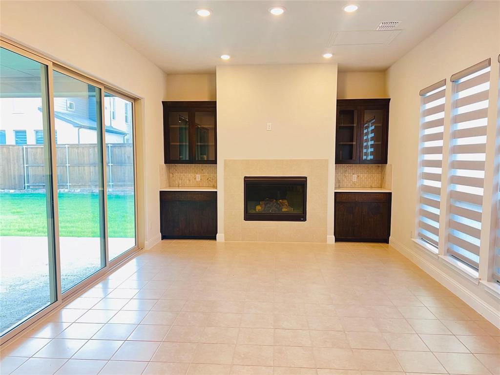 6825 Entwistle Road Frisco, TX 75034 - Photo 5 of 33 a living room with furniture and a flat screen tv