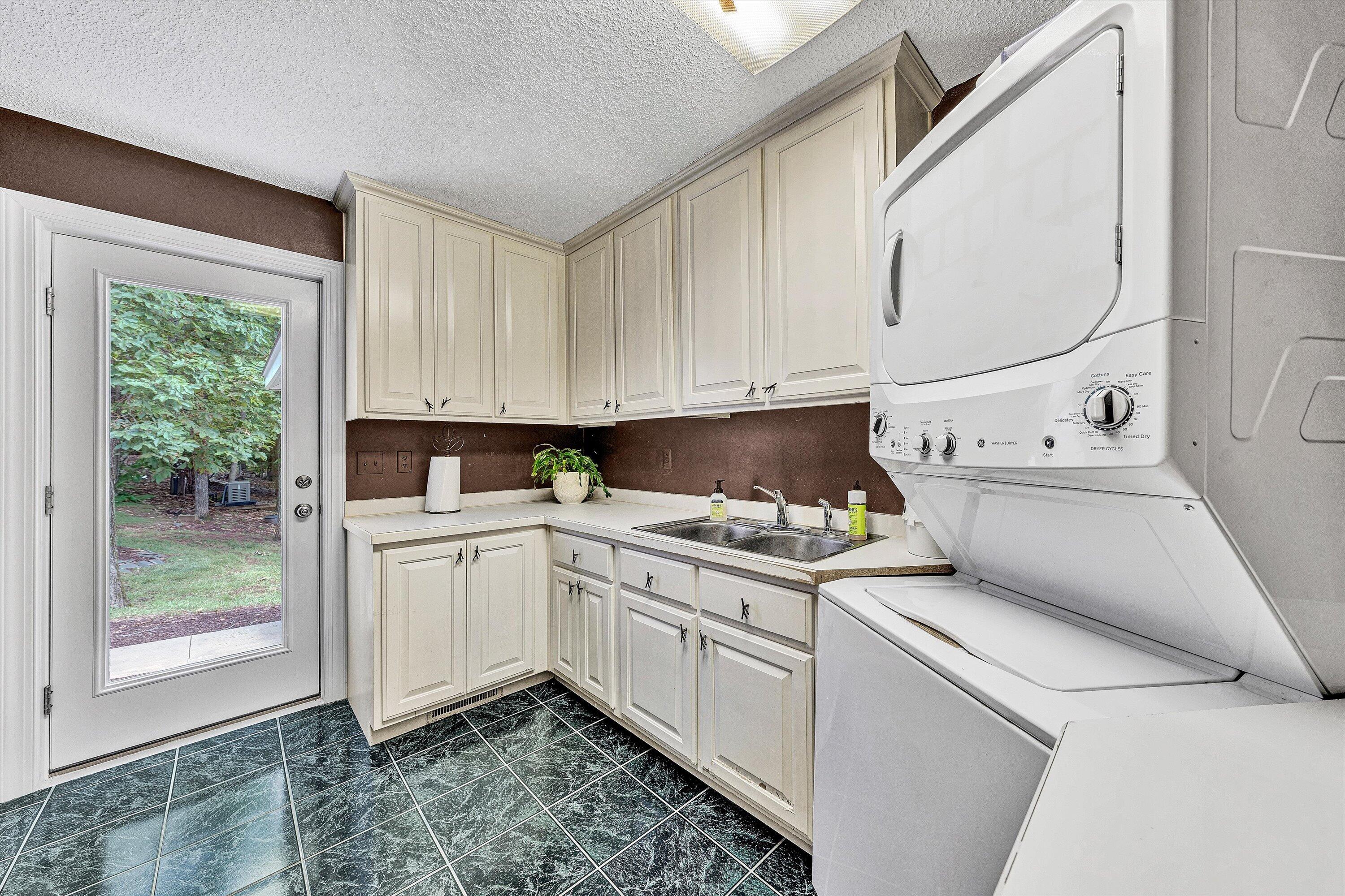 2455 Merriman Way Road Moneta, VA 24121 - Photo 38 of 83 36-DSC00442