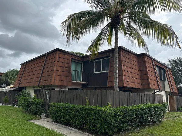 $289,000 | 2100 White Pine Circle, Unit D, Greenacres, FL 33415