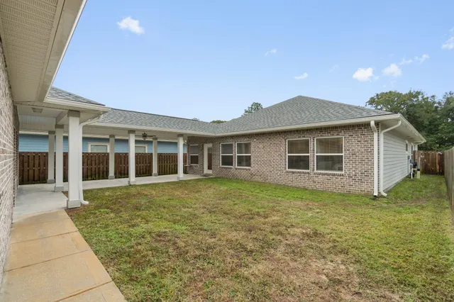 a view of a house with backyard and garden