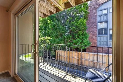 $169,900 | 3608 Gillham Road, Unit 26, Kansas City, MO 64111