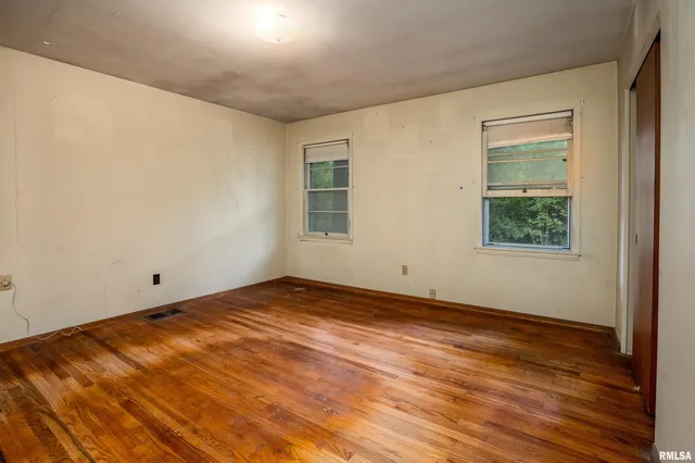 $84,900 | 813 South Skyline Drive, Carbondale, IL 62901