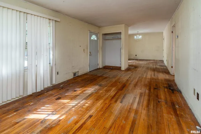 $84,900 | 813 South Skyline Drive, Carbondale, IL 62901