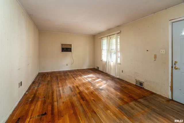 $84,900 | 813 South Skyline Drive, Carbondale, IL 62901