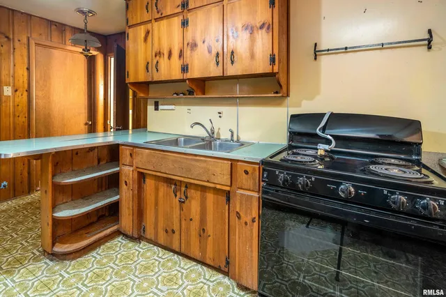 $84,900 | 813 South Skyline Drive, Carbondale, IL 62901