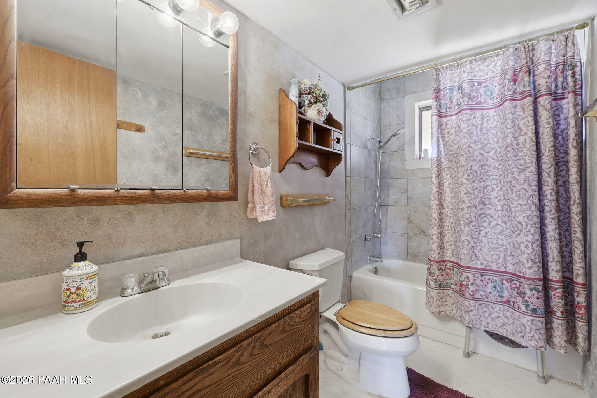 4005 West Cool Valley Road Chino Valley, AZ 86323 - Photo 10 of 19 Bathroom #2