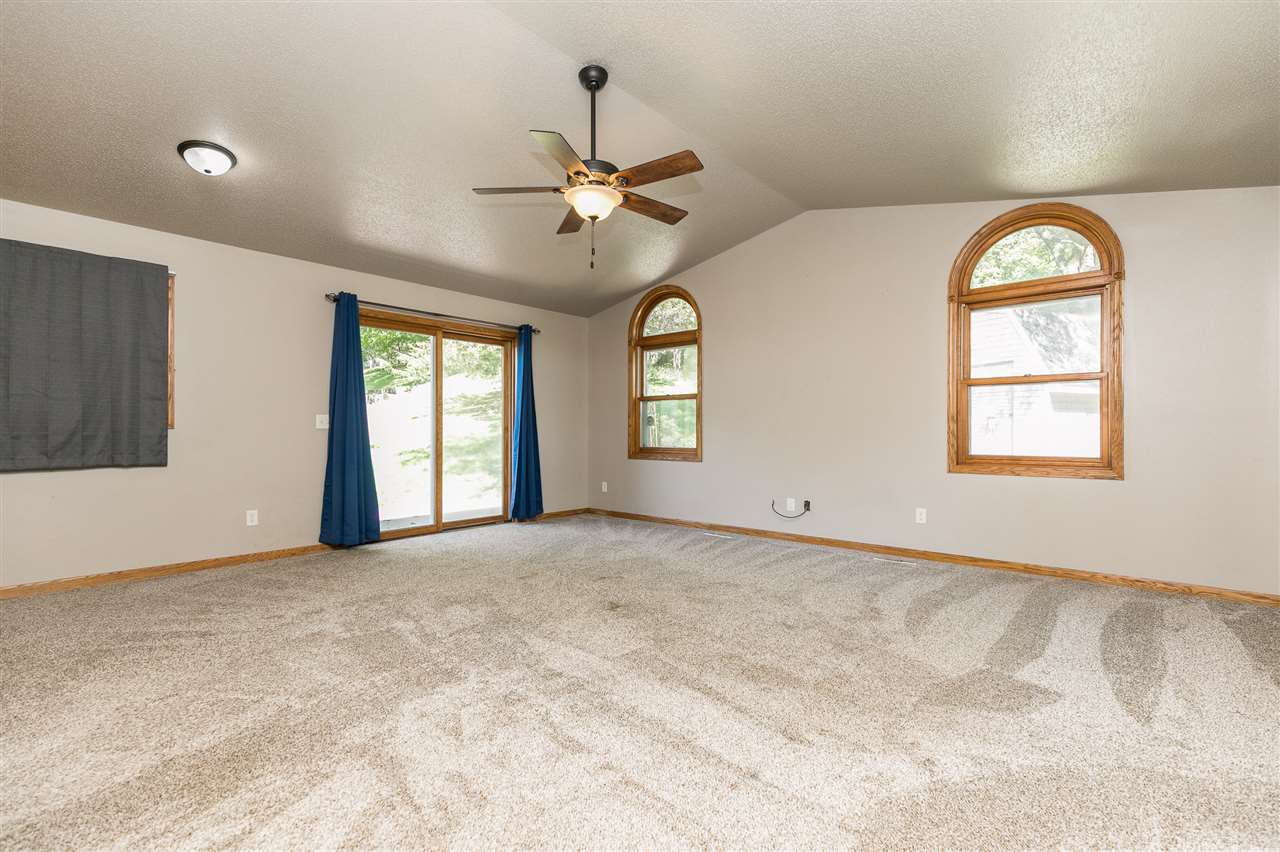 170 Chatham Road Northeast Cedar Rapids, IA 52402 - Photo 6 of 50 Gallery Image 6