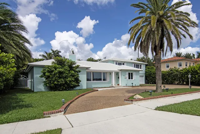 a picture of a bench in the window