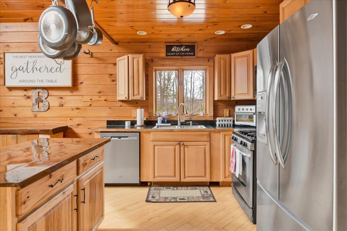 487 Rue Madeline Readsboro, VT 05350 - Photo 6 of 54