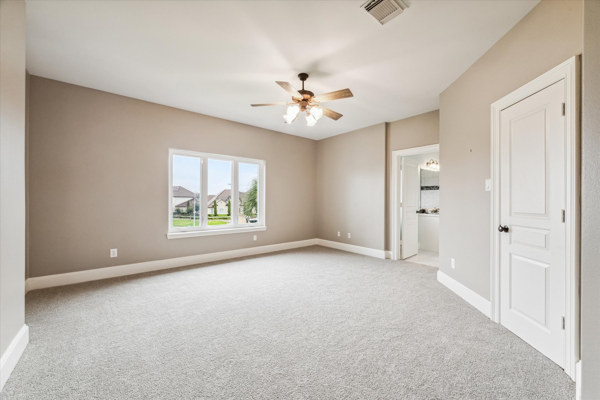 1818 Ray Shell Court Seabrook, TX 77586 - Photo 20 of 50 Guest bedroom
