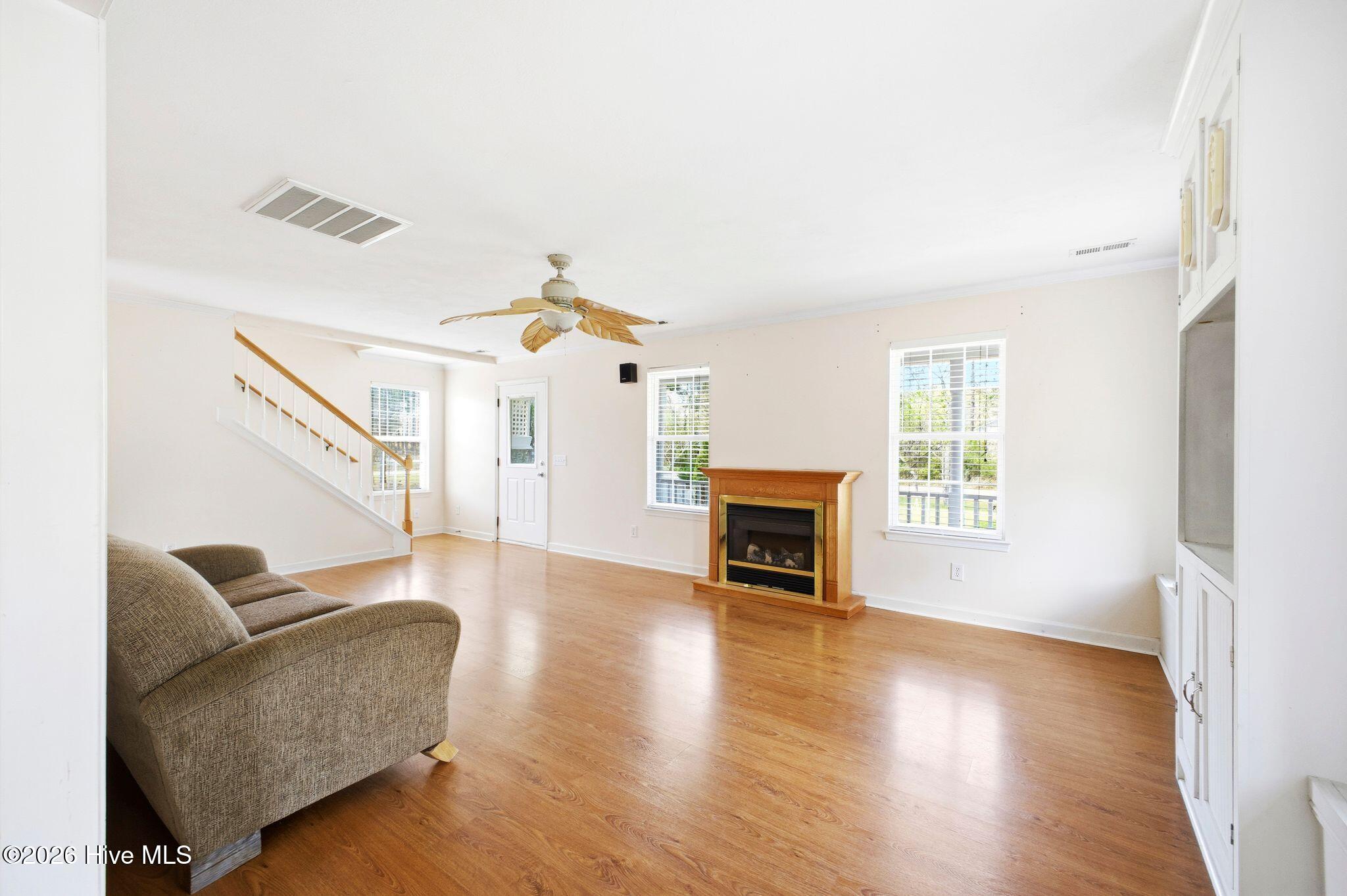 141 Crystal Road Southport, NC 28461 - Photo 10 of 40 141 Crystal Rd Living 4