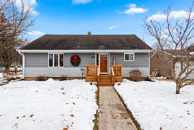 $313,400 | 2109 41st Street, Two Rivers, WI 54241
