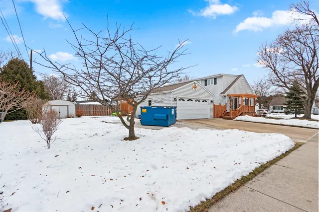 $313,400 | 2109 41st Street, Two Rivers, WI 54241