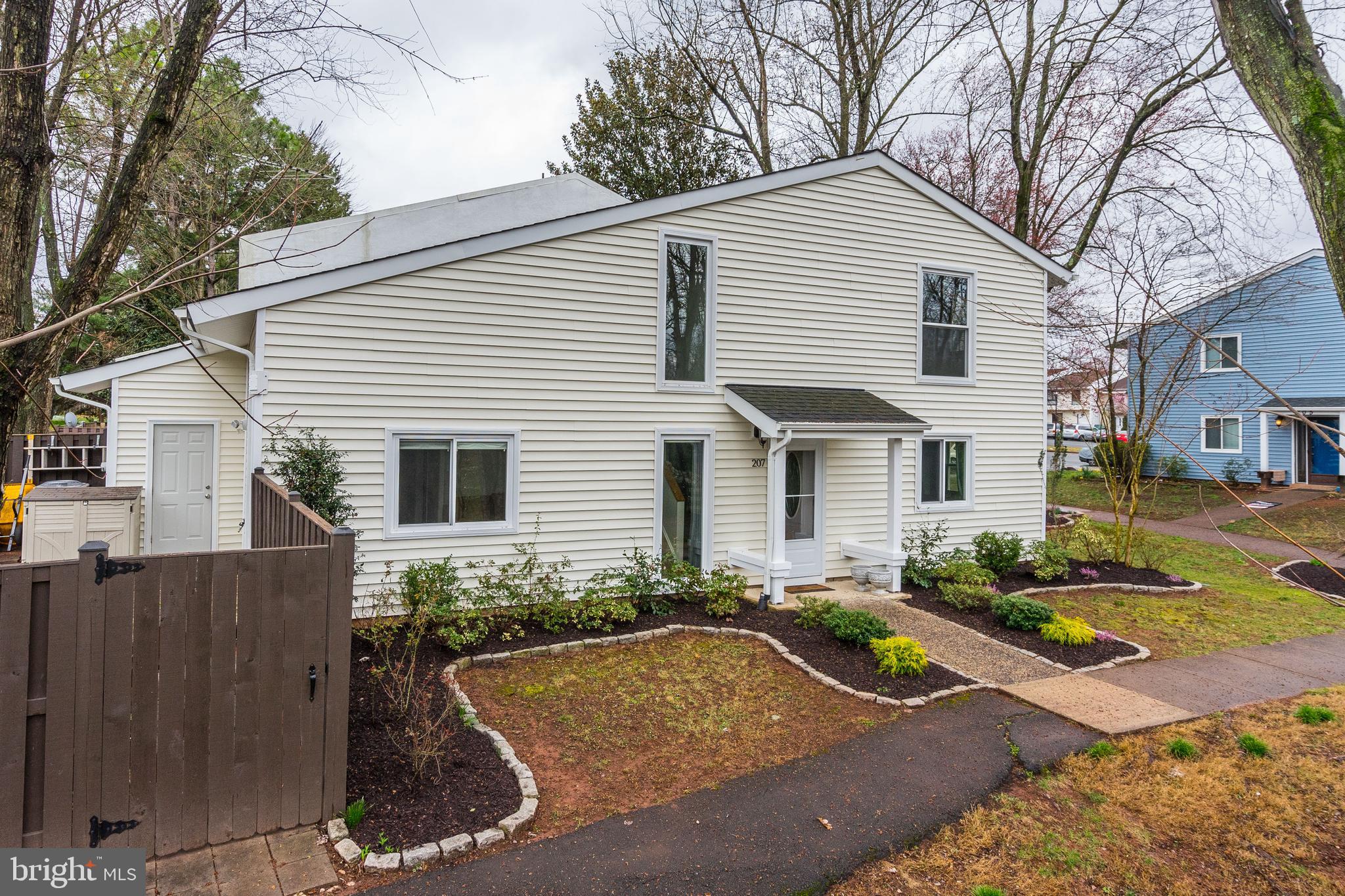 207 North Cottage Road Sterling, VA 20164 - Photo 4 of 47 Gallery Image 4