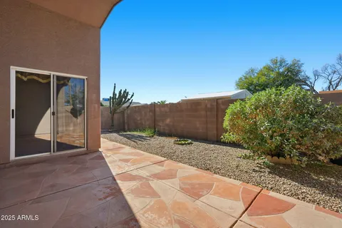 a view of backyard of the house