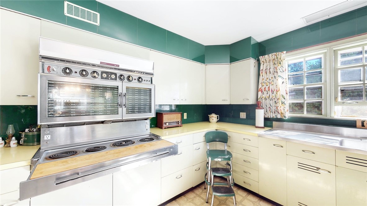 90 Sweetfern Road Warwick, RI 02888 - Photo 11 of 28 Gallery Image 11