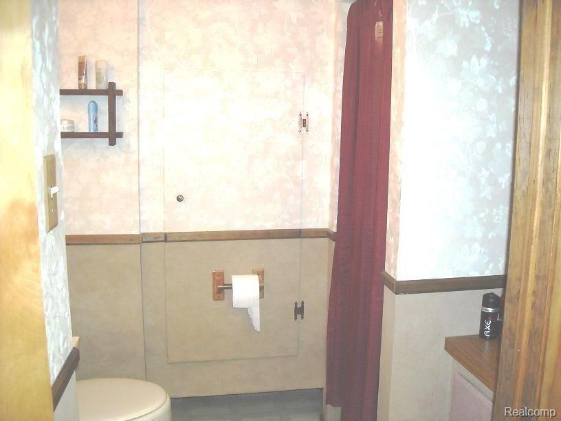 22778 David Eastpointe, MI 48021 - Photo 6 of 15 7 Bath