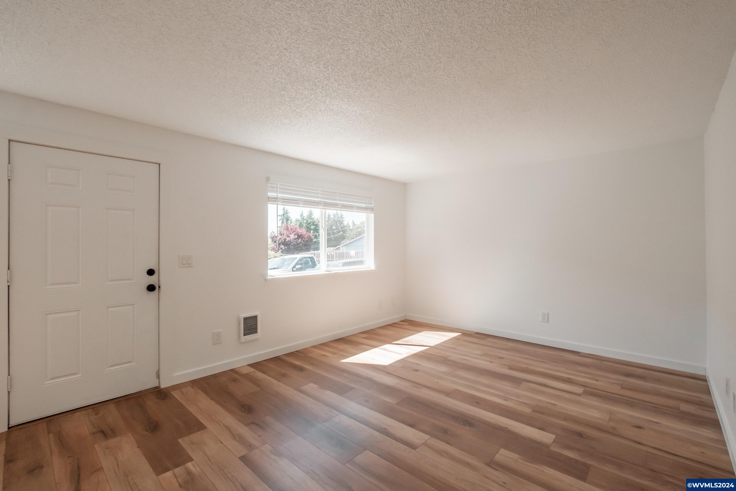 175 Northeast Fern Court Dallas, OR 97338 - Photo 7 of 25