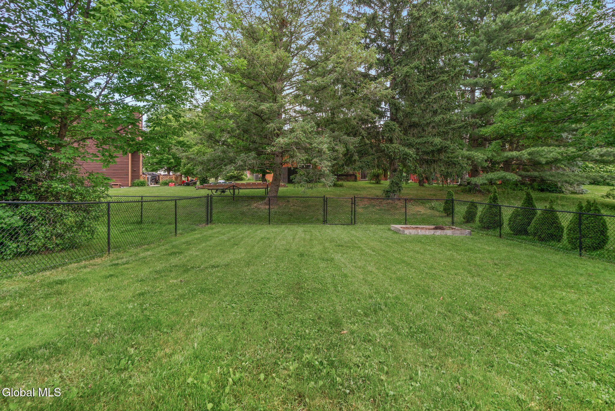 4 Oxford Road Bethlehem, NY 12159 - Photo 37 of 40 37-web-or-mls-4-oxford-rd