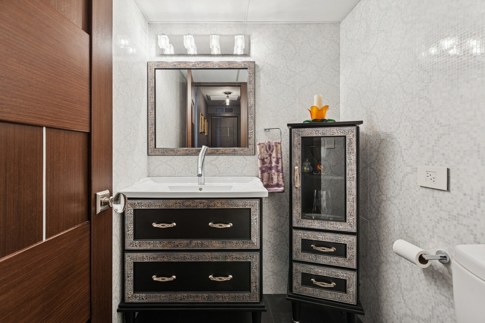 1040 North Lake Shore Drive, Unit 7C Chicago, IL 60611 - Photo 15 of 37 a bathroom with a sink and a mirror