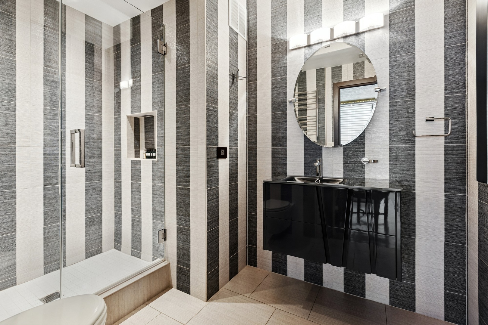 1040 North Lake Shore Drive, Unit 7C Chicago, IL 60611 - Photo 23 of 37 a bathroom with a bathtub and a shower