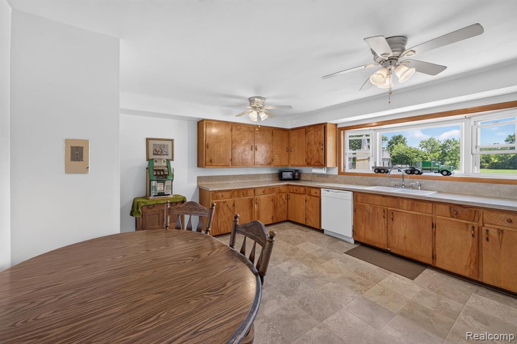 5233 Torrey Road Flint, MI 48507 - Photo 15 of 45