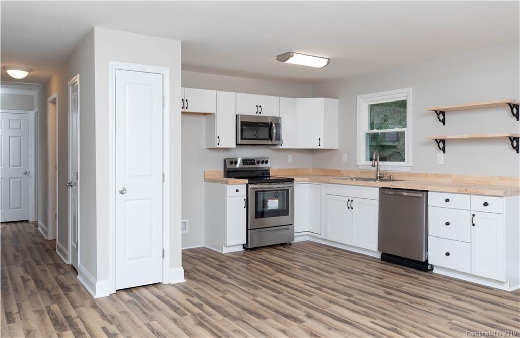 3725 Jenkins Road Blacksburg, SC 29702 - Photo 3 of 21 a kitchen with granite countertop a refrigerator and a stove top oven