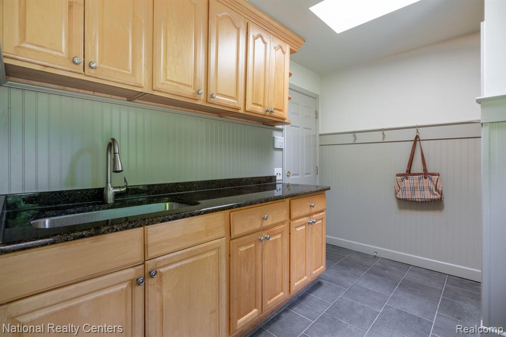 31467 Old Cannon Road Beverly Hills, MI 48025 - Photo 20 of 35