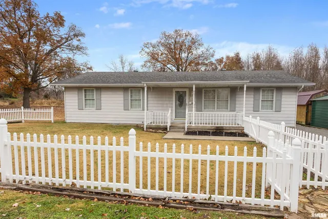 $129,000 | 1200 Academy Street, Eldorado, IL 62930