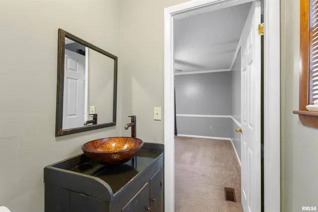 $129,000 | 1200 Academy Street, Eldorado, IL 62930