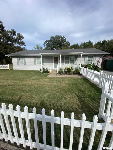 $129,000 | 1200 Academy Street, Eldorado, IL 62930