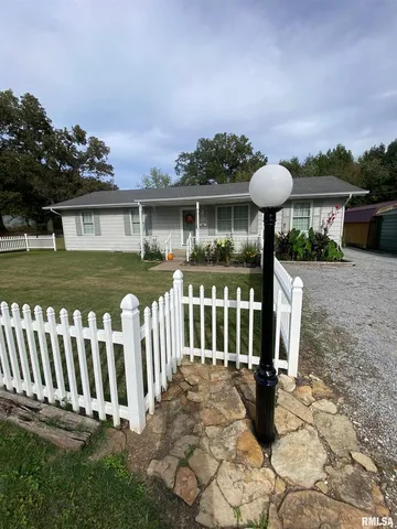 $129,000 | 1200 Academy Street, Eldorado, IL 62930