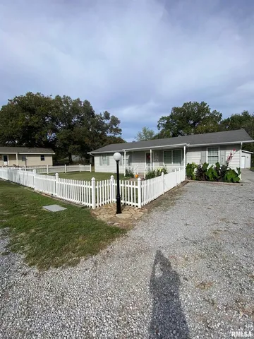 $129,000 | 1200 Academy Street, Eldorado, IL 62930