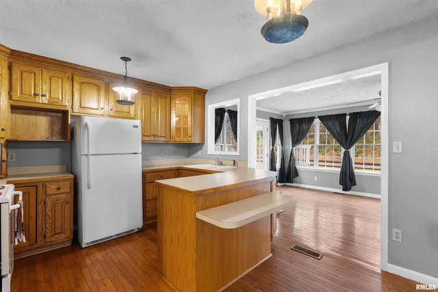 $129,000 | 1200 Academy Street, Eldorado, IL 62930