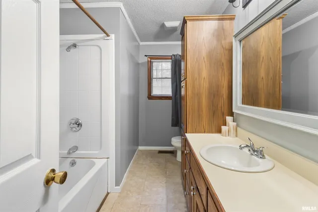 $129,000 | 1200 Academy Street, Eldorado, IL 62930