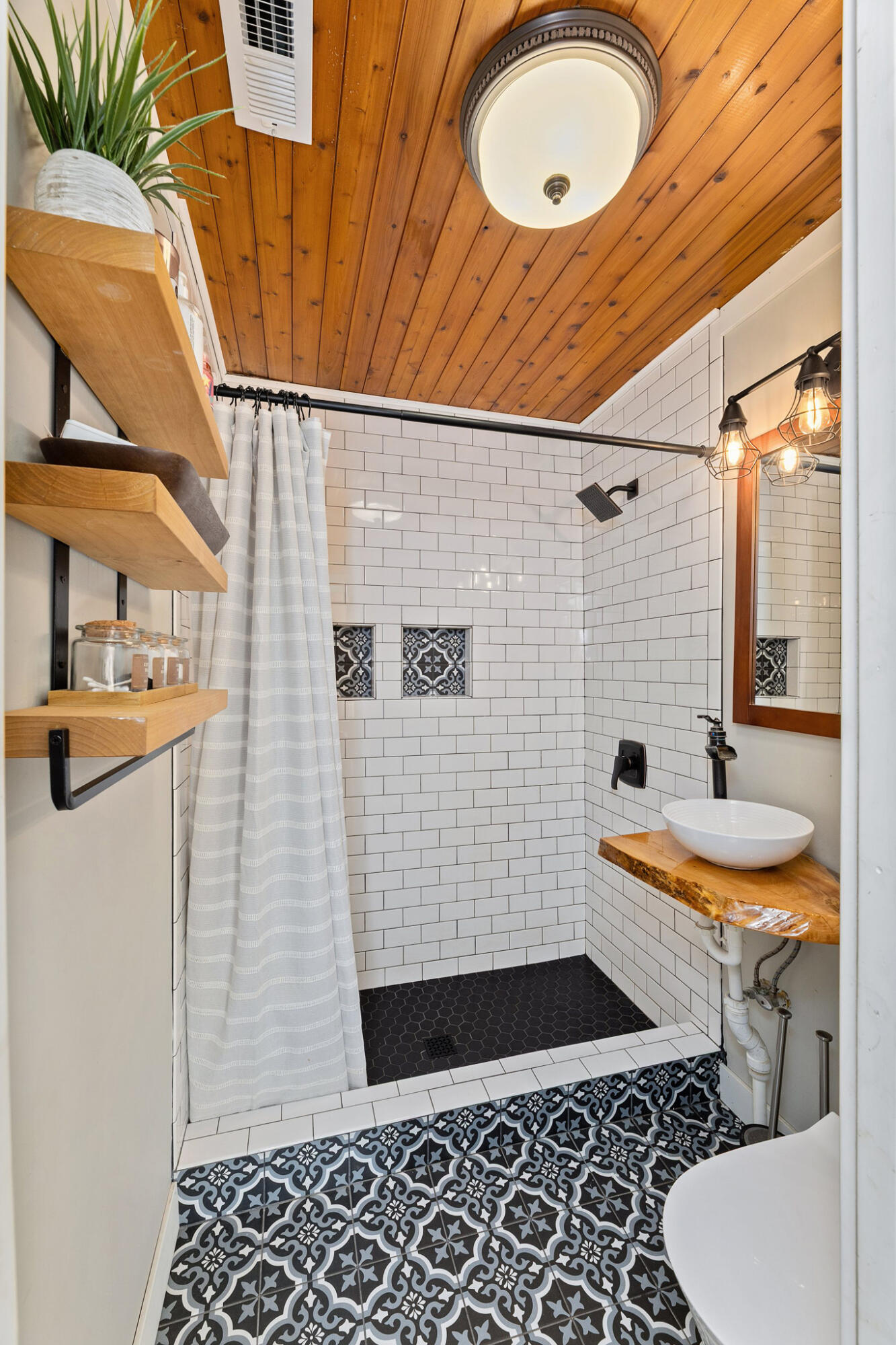 W8302 County Rd J Dewhurst, WI 54754 - Photo 17 of 37 18 BATHROOM