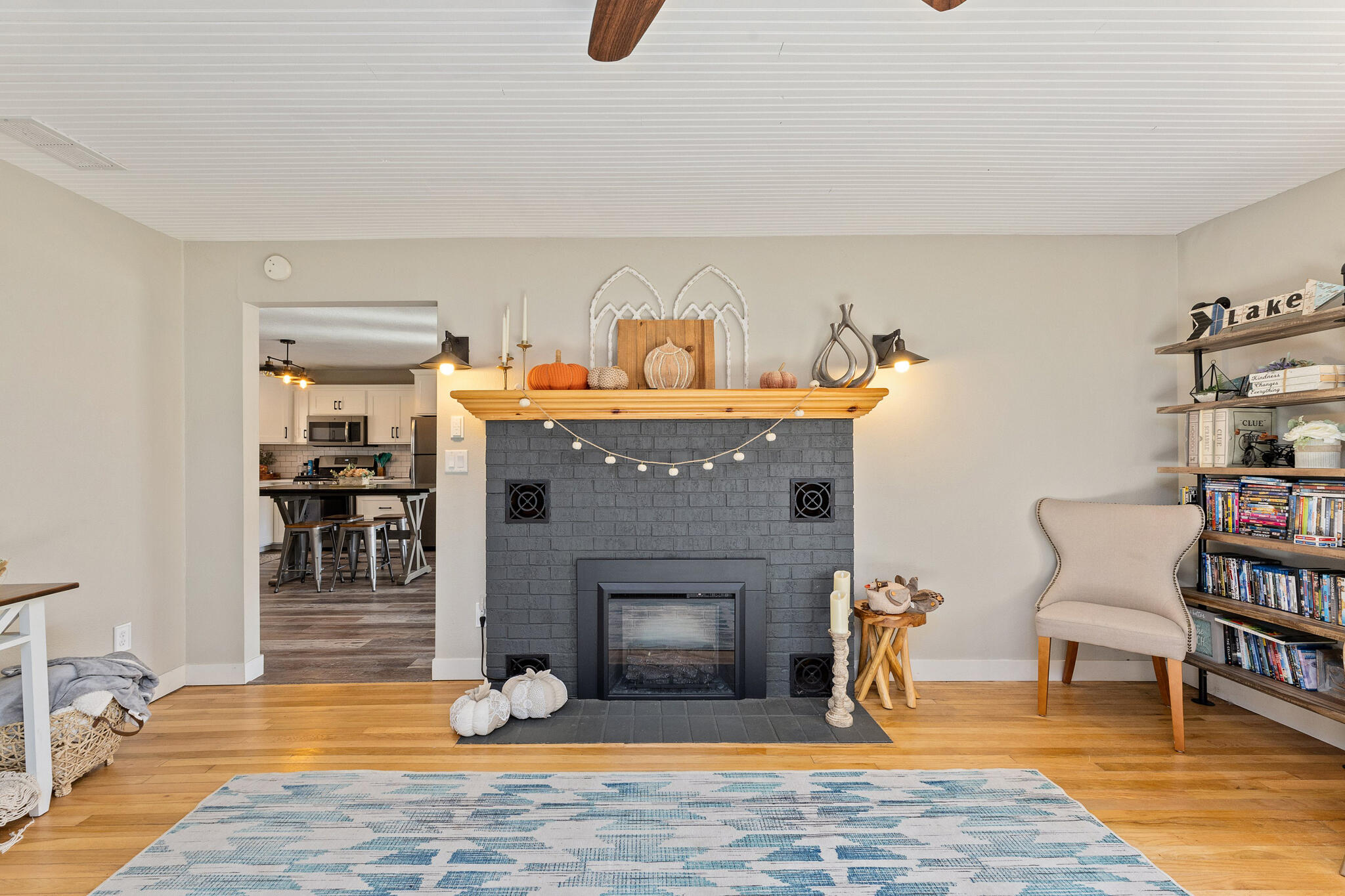 W8302 County Rd J Dewhurst, WI 54754 - Photo 10 of 37 11 LIVING ROOM