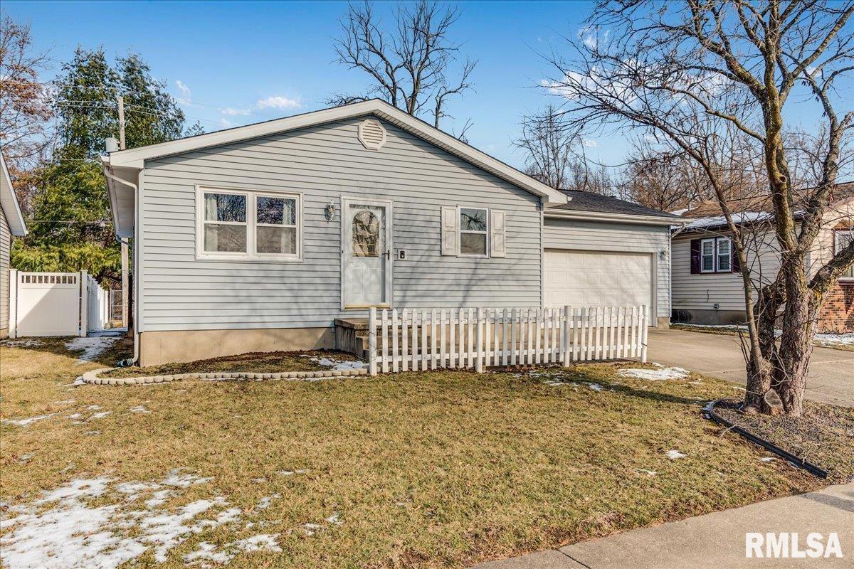 217 Buckhorn Drive Springfield, IL 62707 - Photo 3 of 30 Gallery Image 3