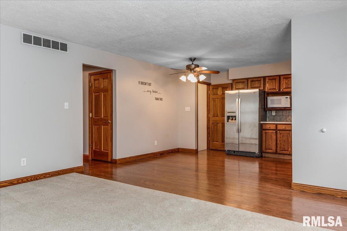 217 Buckhorn Drive Springfield, IL 62707 - Photo 4 of 30 Gallery Image 4
