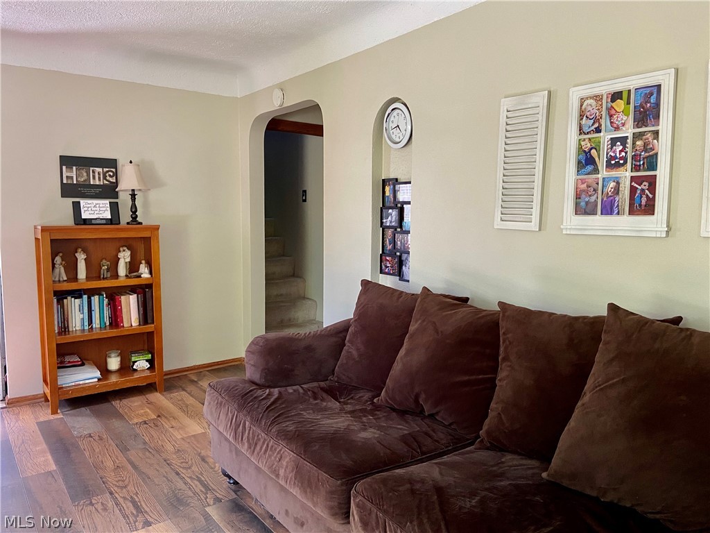 7559 York Road Cleveland, OH 44130 - Photo 5 of 29