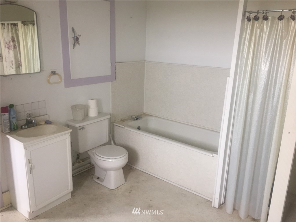 509 East Hatton Road Lind, WA 99341 - Photo 3 of 36 a bathroom with a sink a toilet and shower