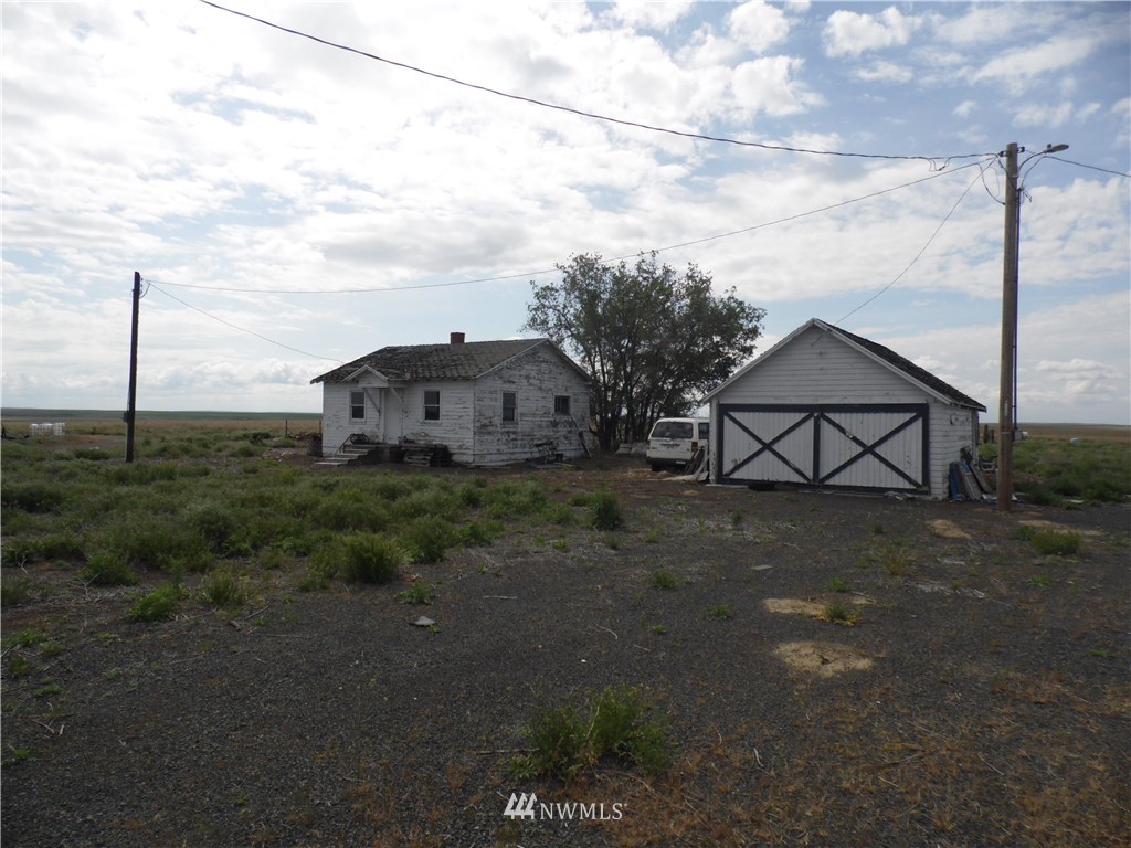 509 East Hatton Road Lind, WA 99341 - Photo 6 of 36 a view of a house with a street