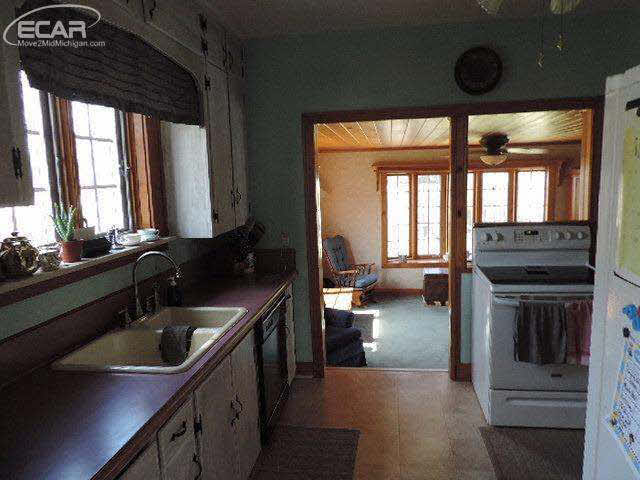5510 Corunna Road Flint, MI 48532 - Photo 21 of 33 21127162-20.JPG